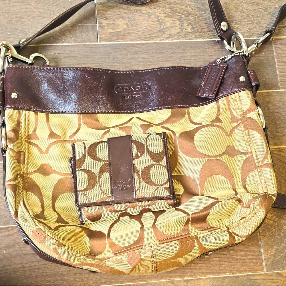 Coach Brown Beige Signature Shoulder Bag Zip, Inner Pockets, Silver, Wallet